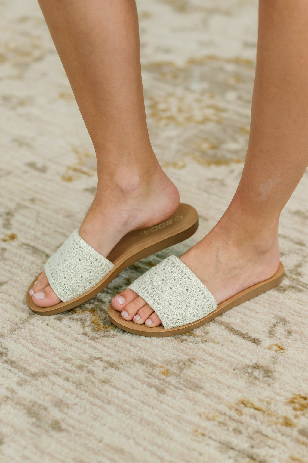 Women's Man-Made Material Slip-On Flat Sandals in White