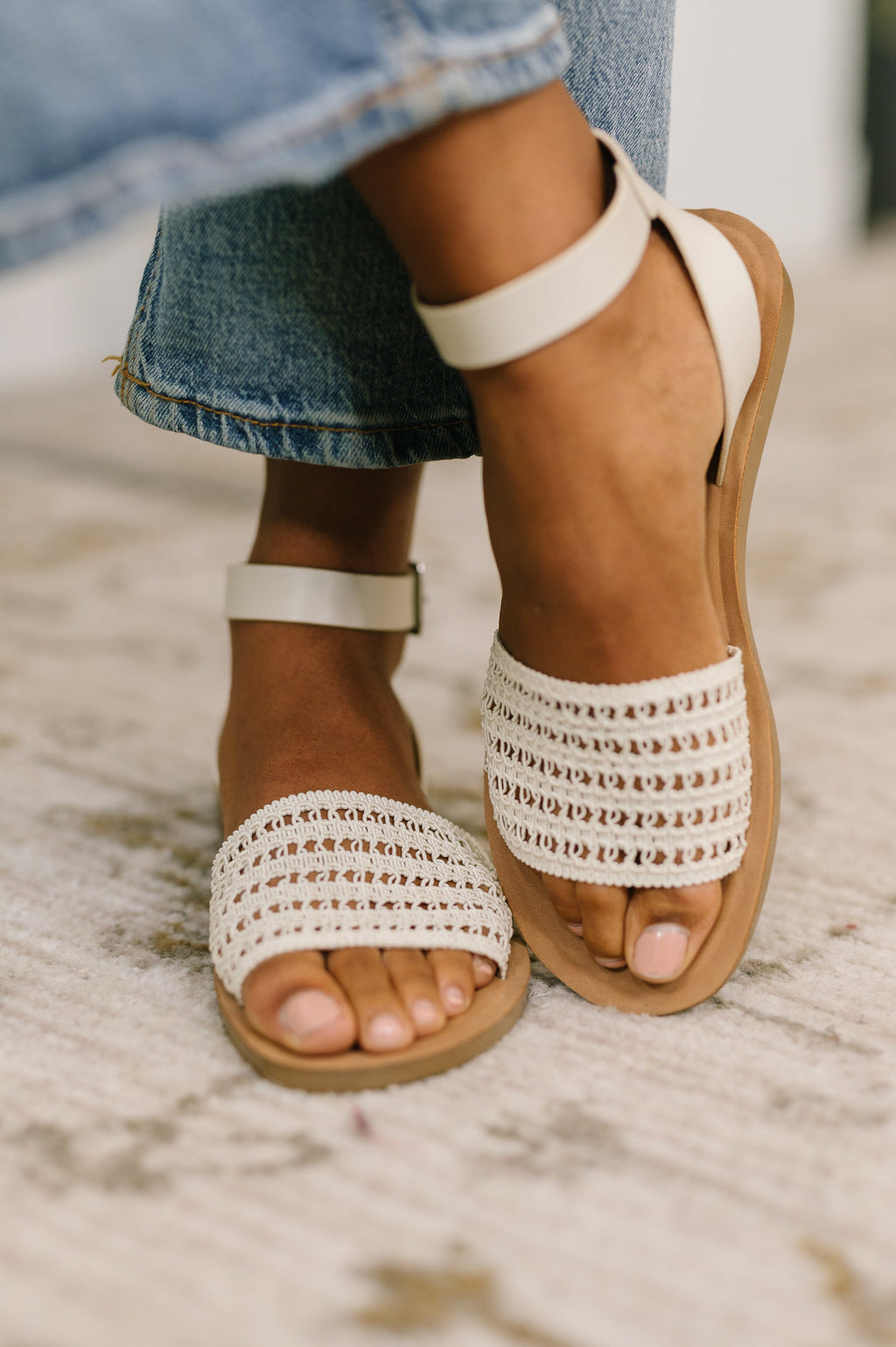 Women's Pu Leather Flat Open-Toe Sandals in Silver with Cushioned Sole for All-Day Comfort
