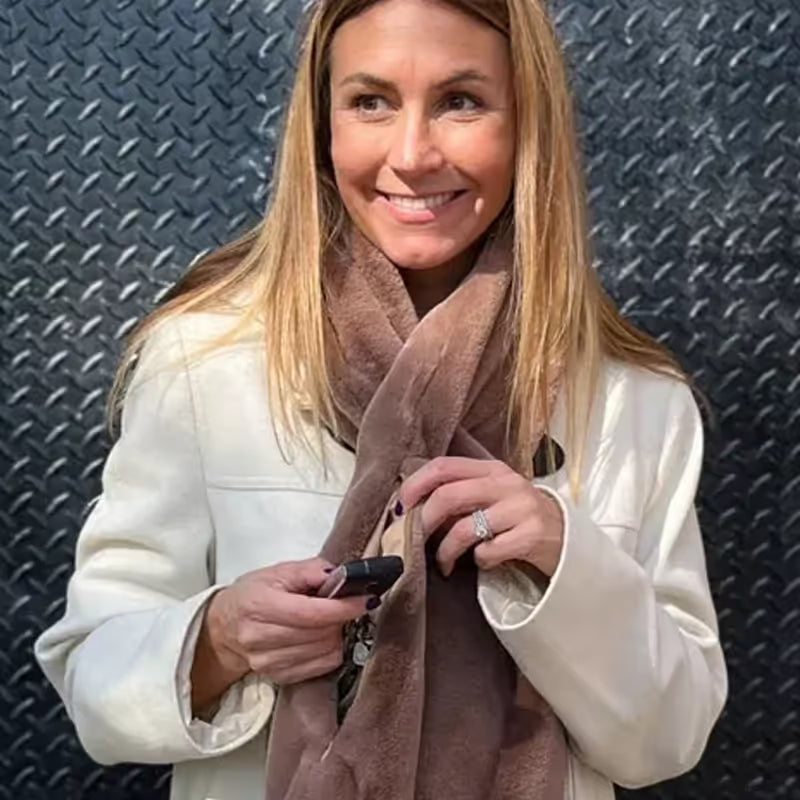 Cozy Scarf with Hidden Pocket – Warm, Soft & Secure Zipper🧣